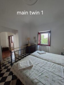 Singing holiday portugal room1